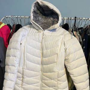 Mountain Hardware hooded puffer parka.  Size M. White